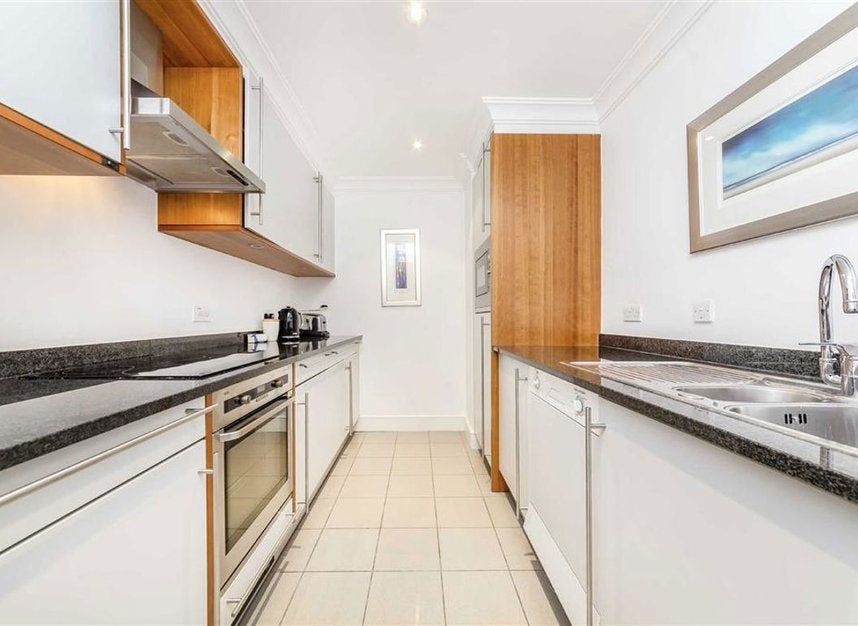 Flat Star Place in Greater London