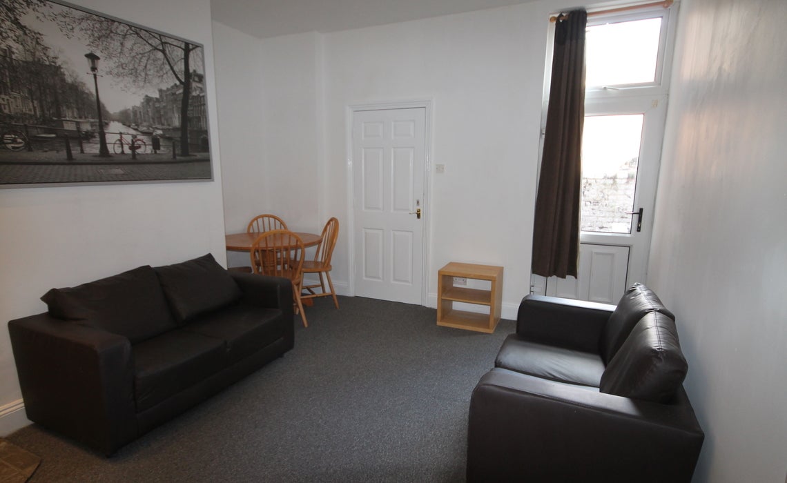 Flat Fairfield Road in Newcastle upon Tyne