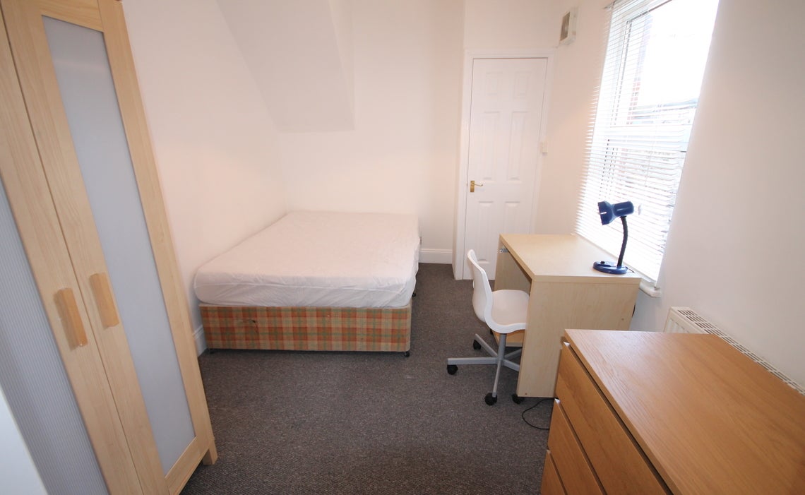 Flat Fairfield Road in Newcastle upon Tyne
