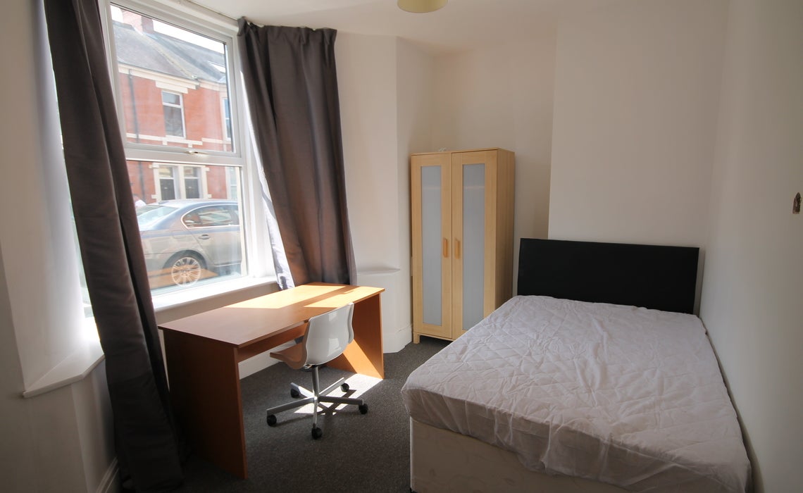 Flat Fairfield Road in Newcastle upon Tyne