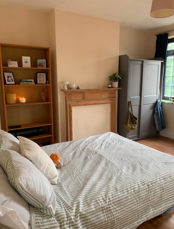 Room Brixton Road in Greater London
