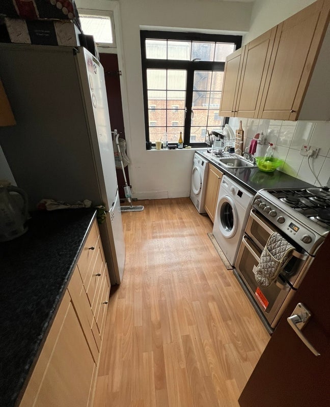 Room Brixton Road in Greater London