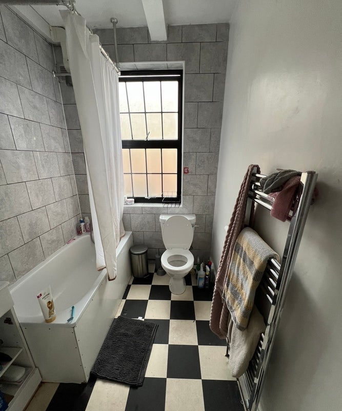 Room Brixton Road in Greater London