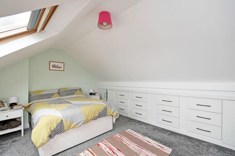 Room Newfield Green Road in Sheffield
