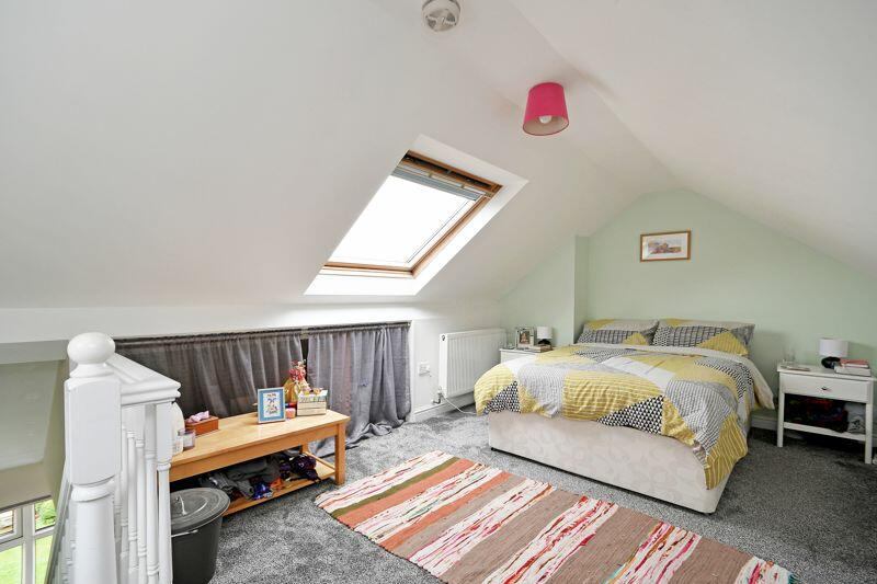 Room Newfield Green Road in Sheffield
