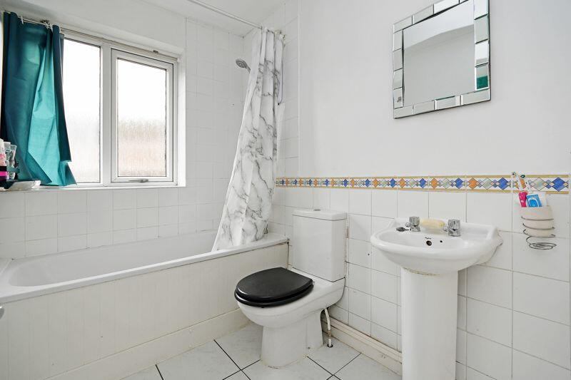 Room Newfield Green Road in Sheffield
