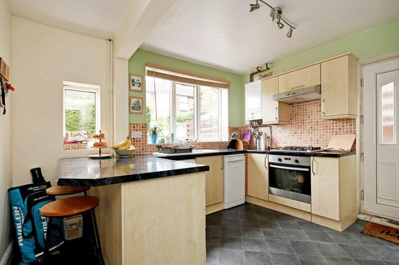 Room Newfield Green Road in Sheffield