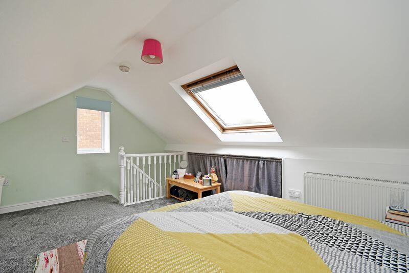 Room Newfield Green Road in Sheffield