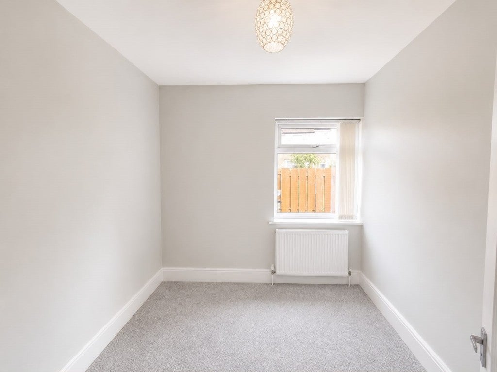 Flat Silverhill Drive in Newcastle upon Tyne
