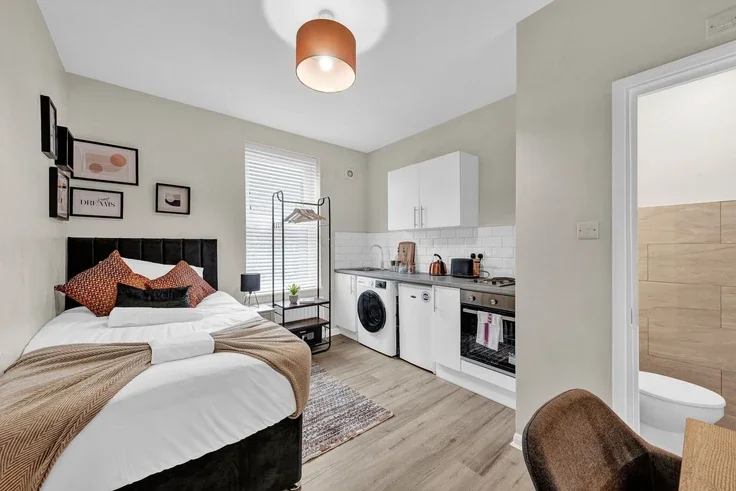 Room Wightman Road in Greater London