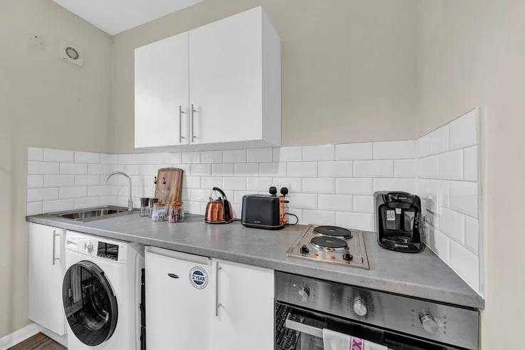 Room Wightman Road in Greater London