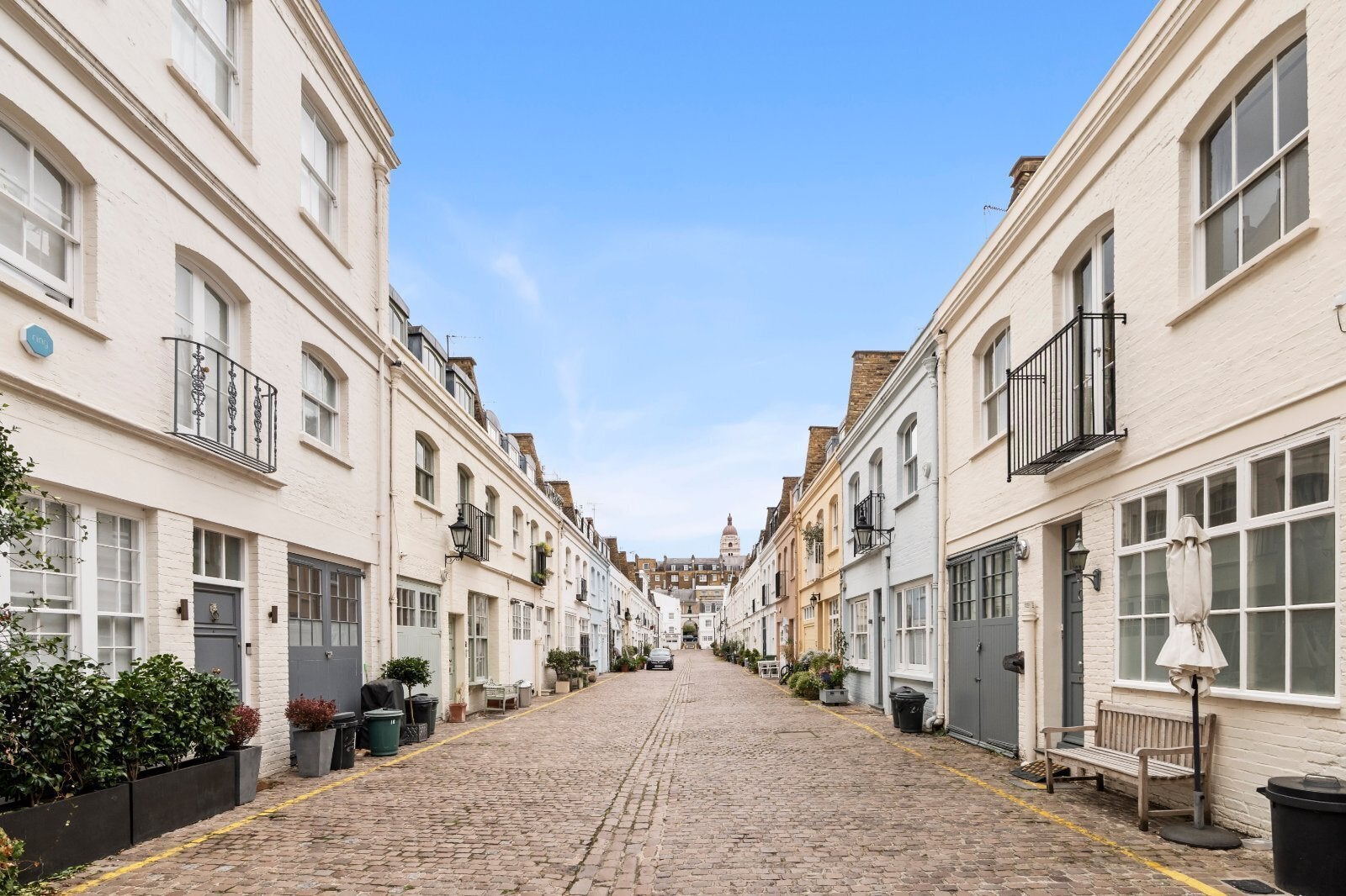 House Petersham Place in Greater London