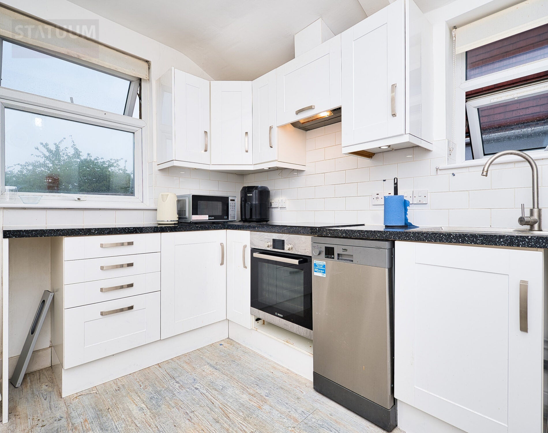 Flat Bushey Road in Greater London