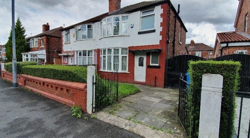 Flat Delacourt Road in Manchester