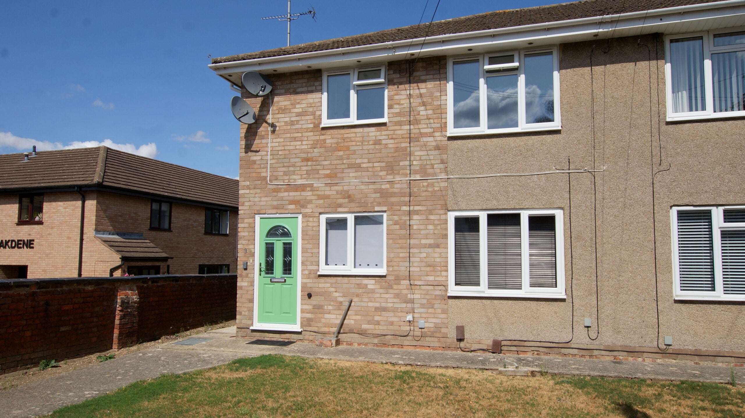 Flat Oak Manor Drive in Cheltenham