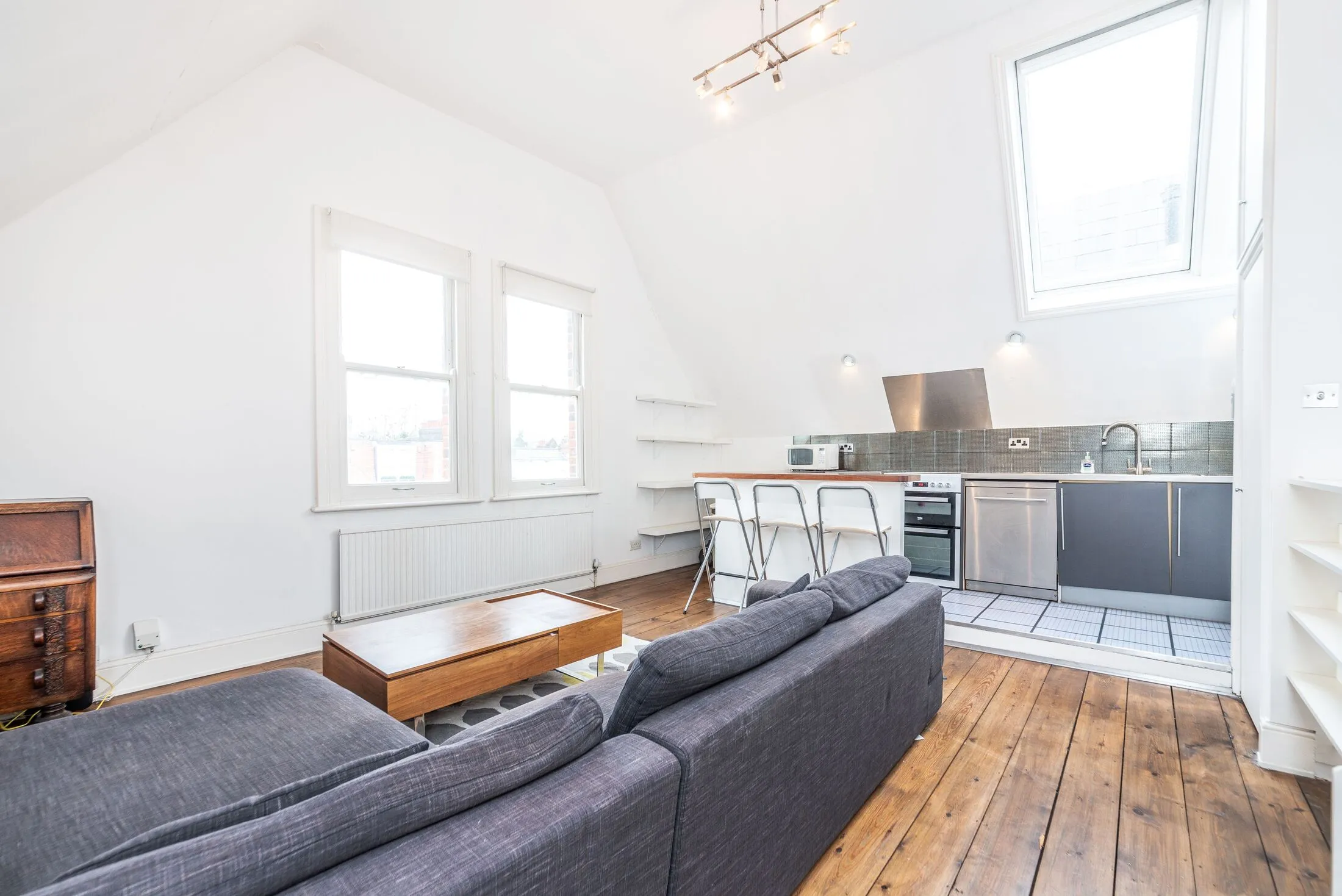 Flat Canfield Gardens in Greater London
