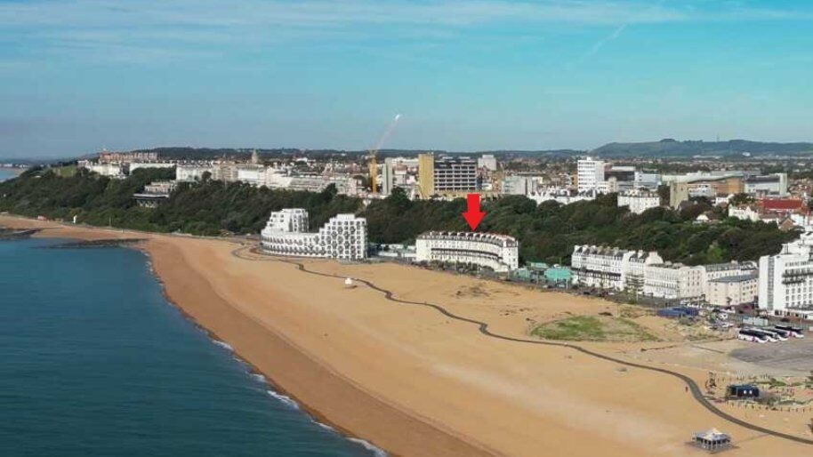 Flat Marine Crescent in Folkestone and Hythe District