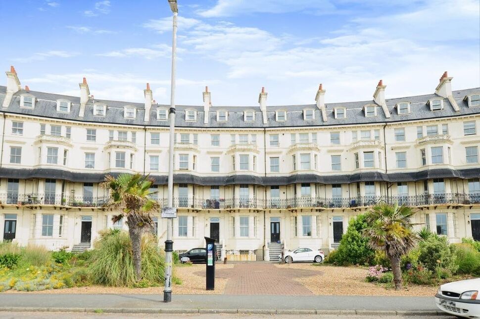 Flat Marine Crescent in Folkestone and Hythe District