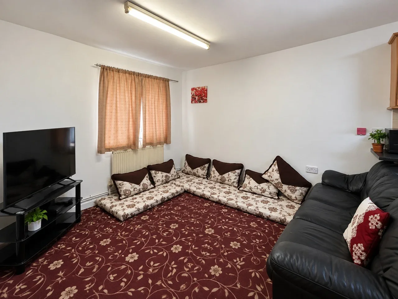 Flat Lonsdale Road in Greater London