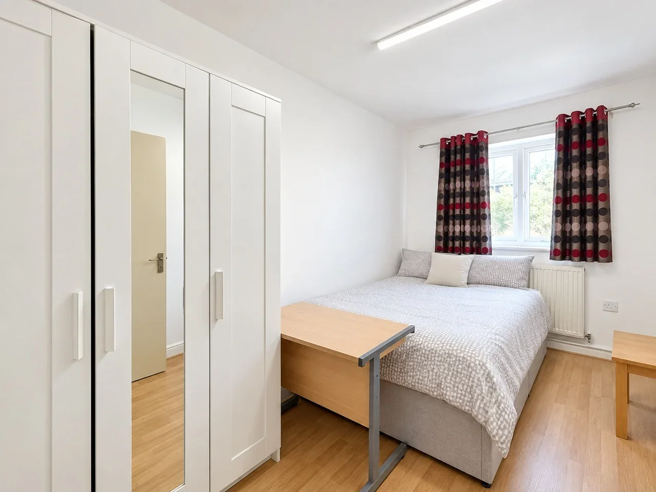 Flat Lonsdale Road in Greater London