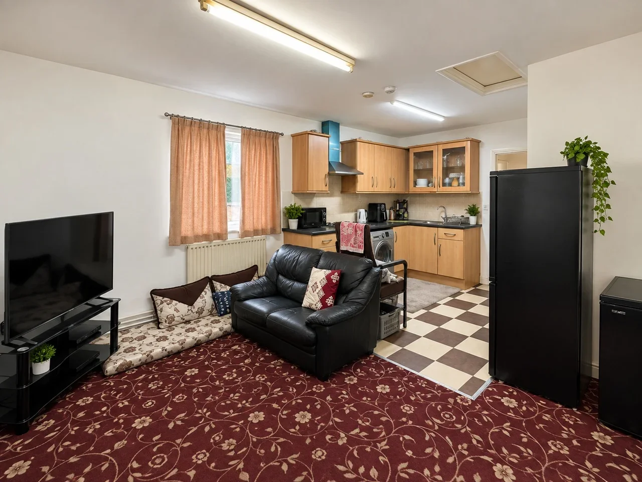 Flat Lonsdale Road in Greater London