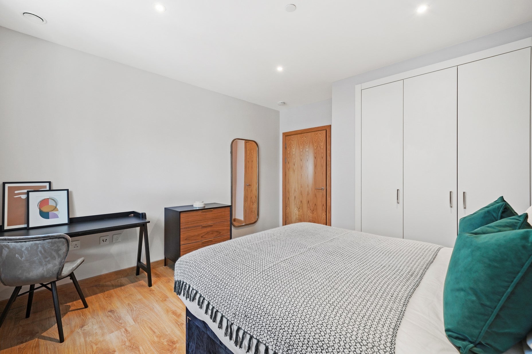 Flat Anthems Way in Greater London