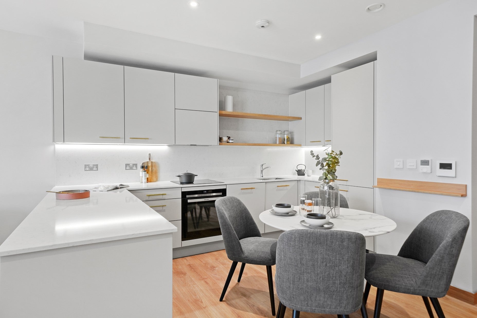 Flat Anthems Way in Greater London