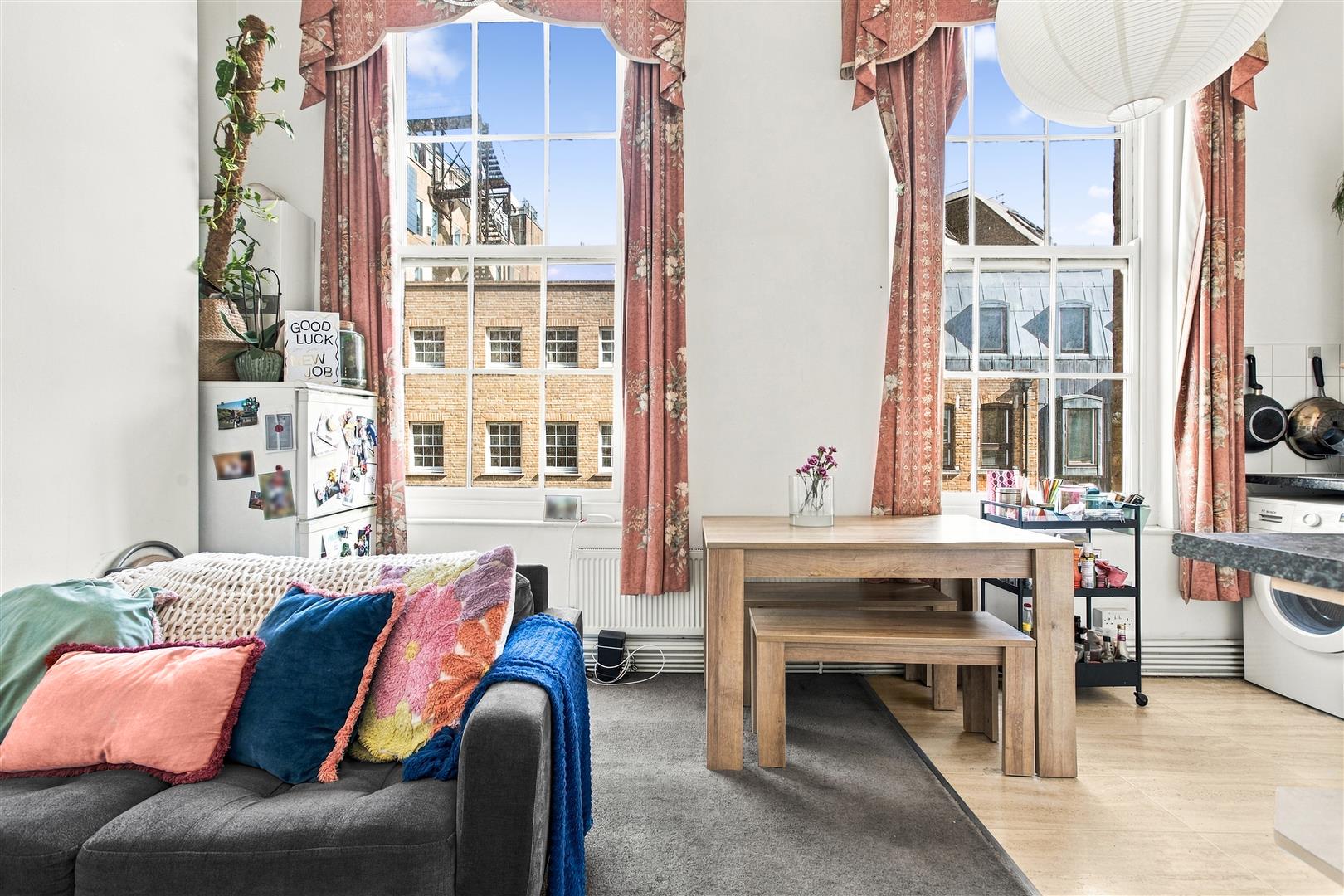 Flat Trinity Street in Greater London