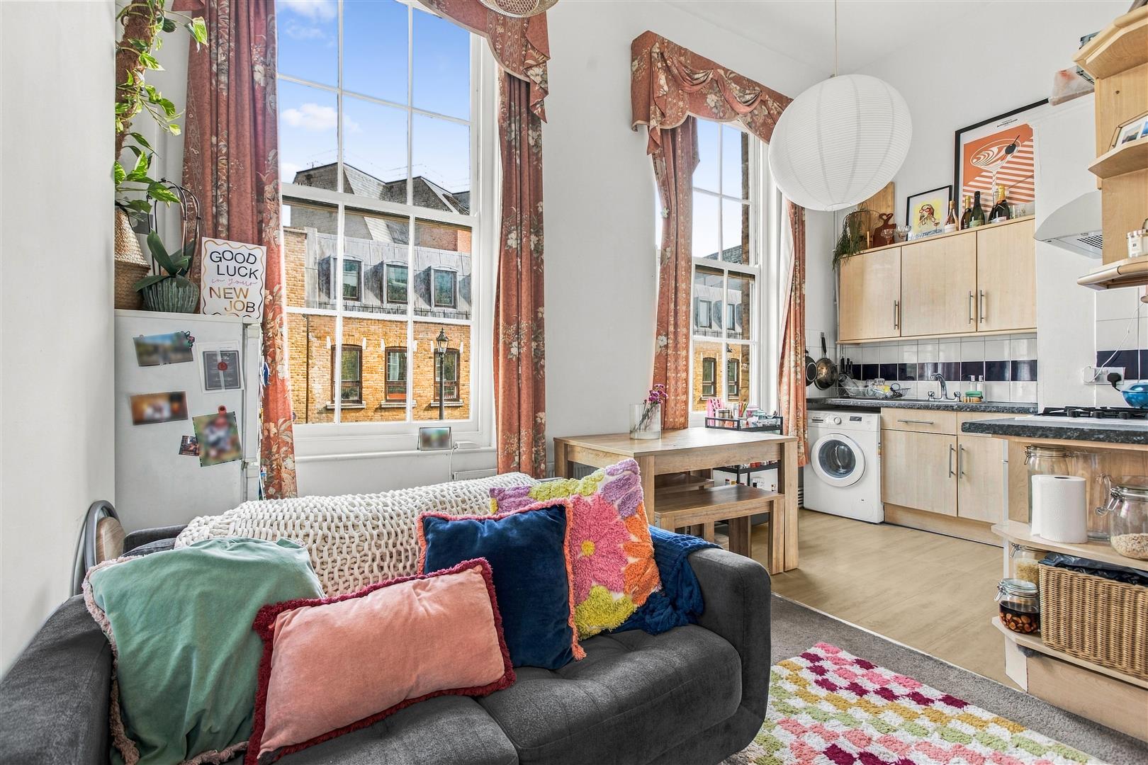 Flat Trinity Street in Greater London