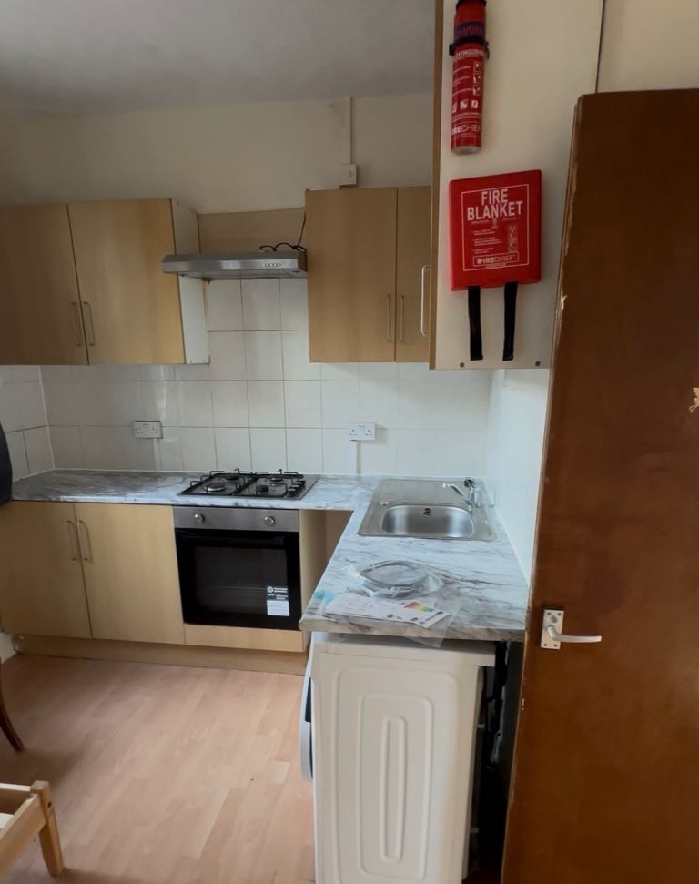 Flat Claude Road in Greater London