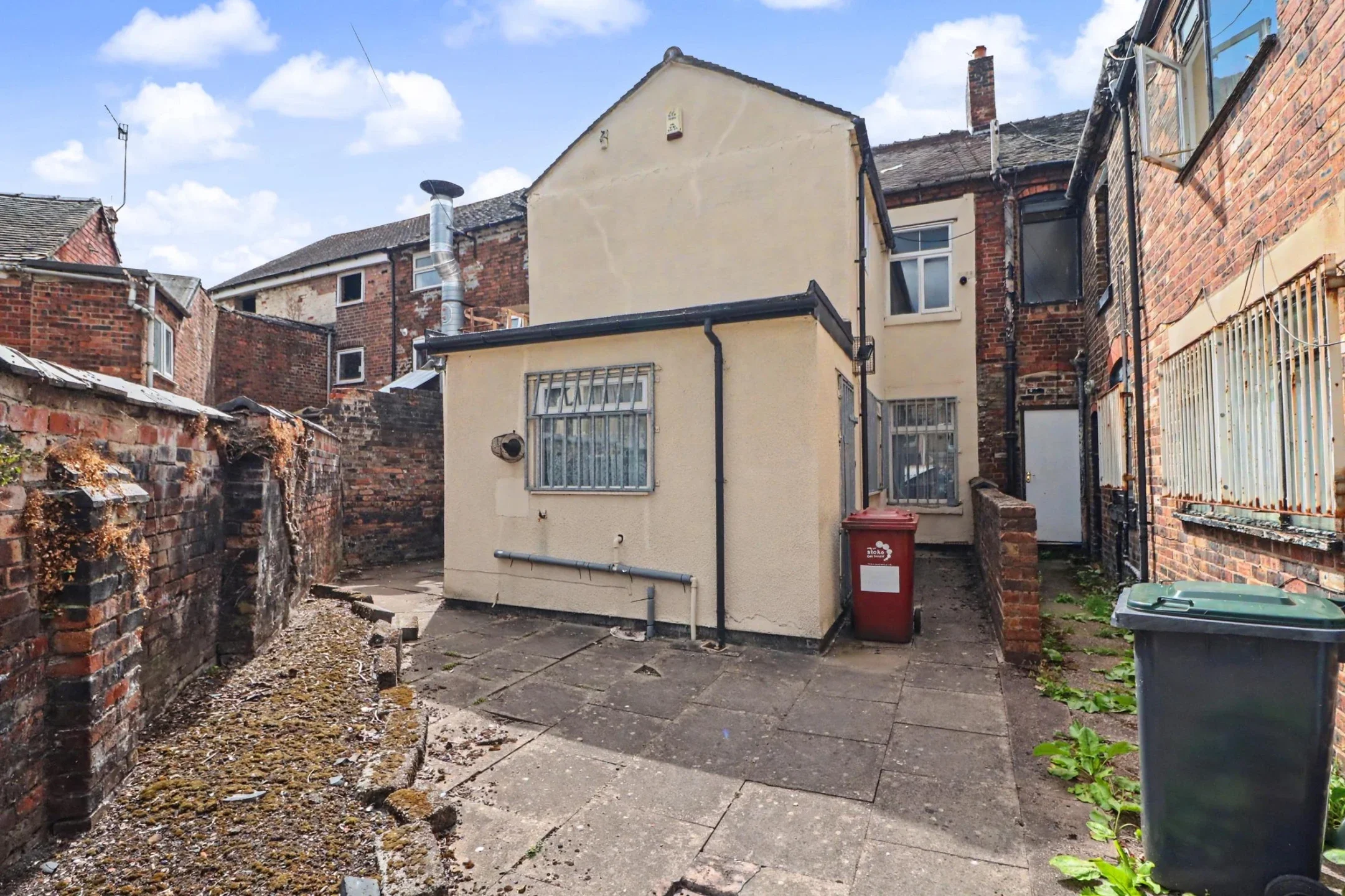 Flat Hartshill Road in Stoke-on-Trent