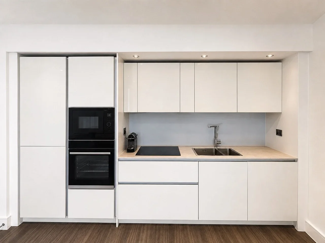 Flat Healum Avenue in Greater London