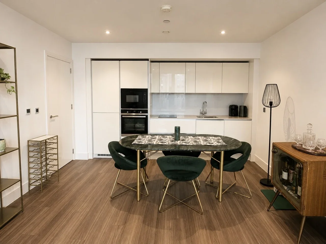Flat Healum Avenue in Greater London