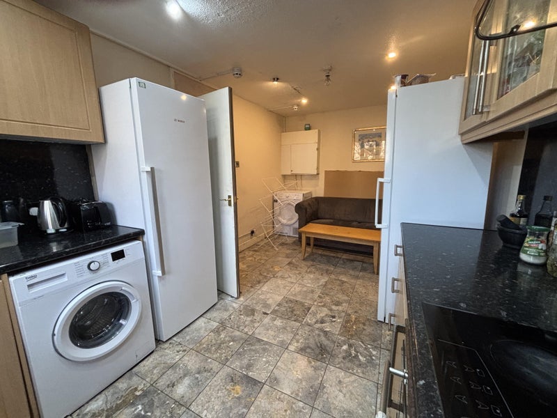 Room Burdett Street in Greater London