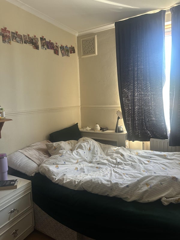 Flat College Place in Greater London