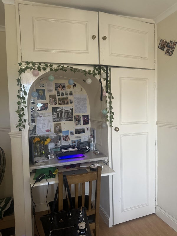 Flat College Place in Greater London