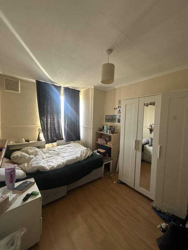 Flat College Place in Greater London
