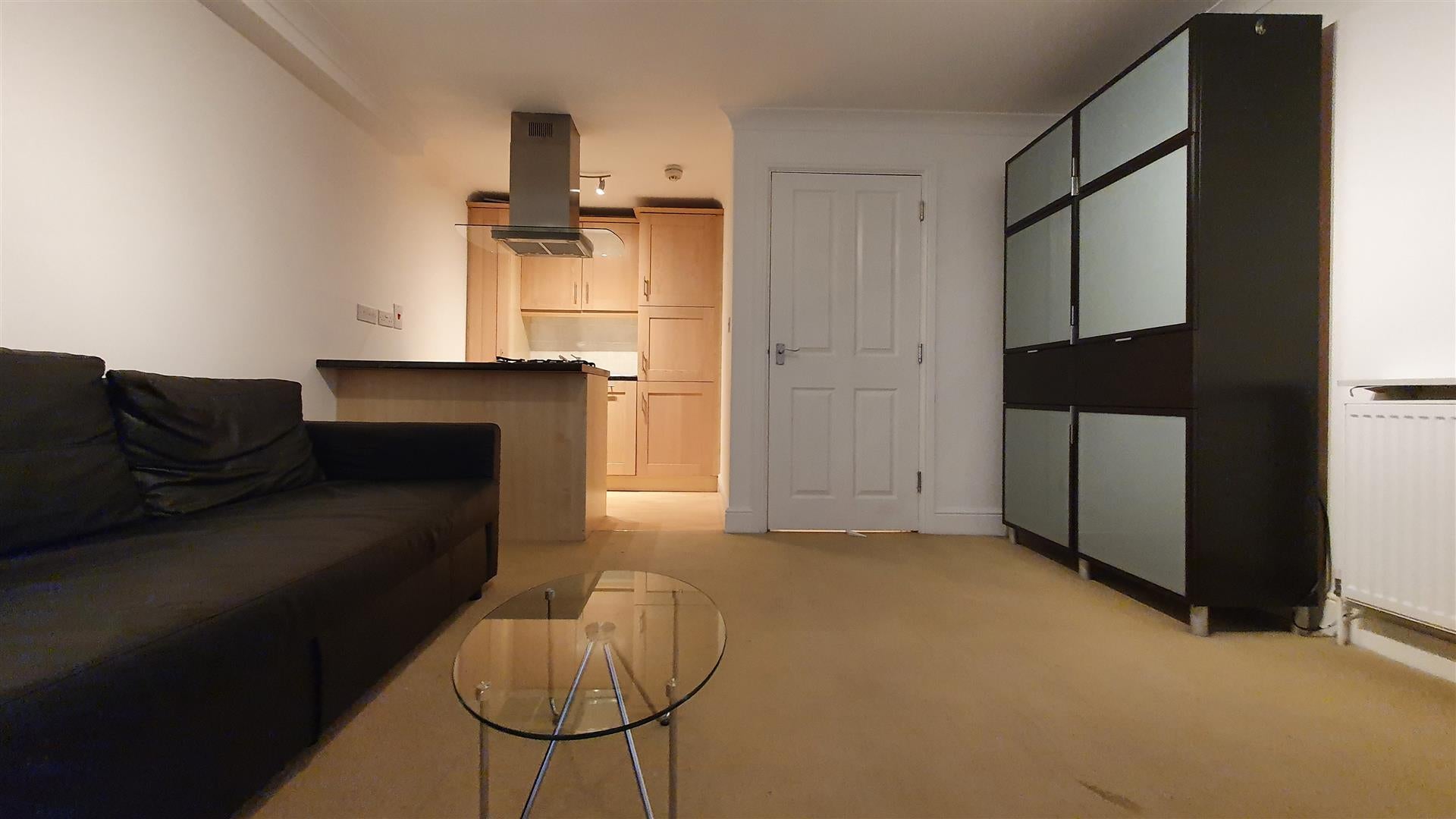 Flat Dawley Road in Greater London
