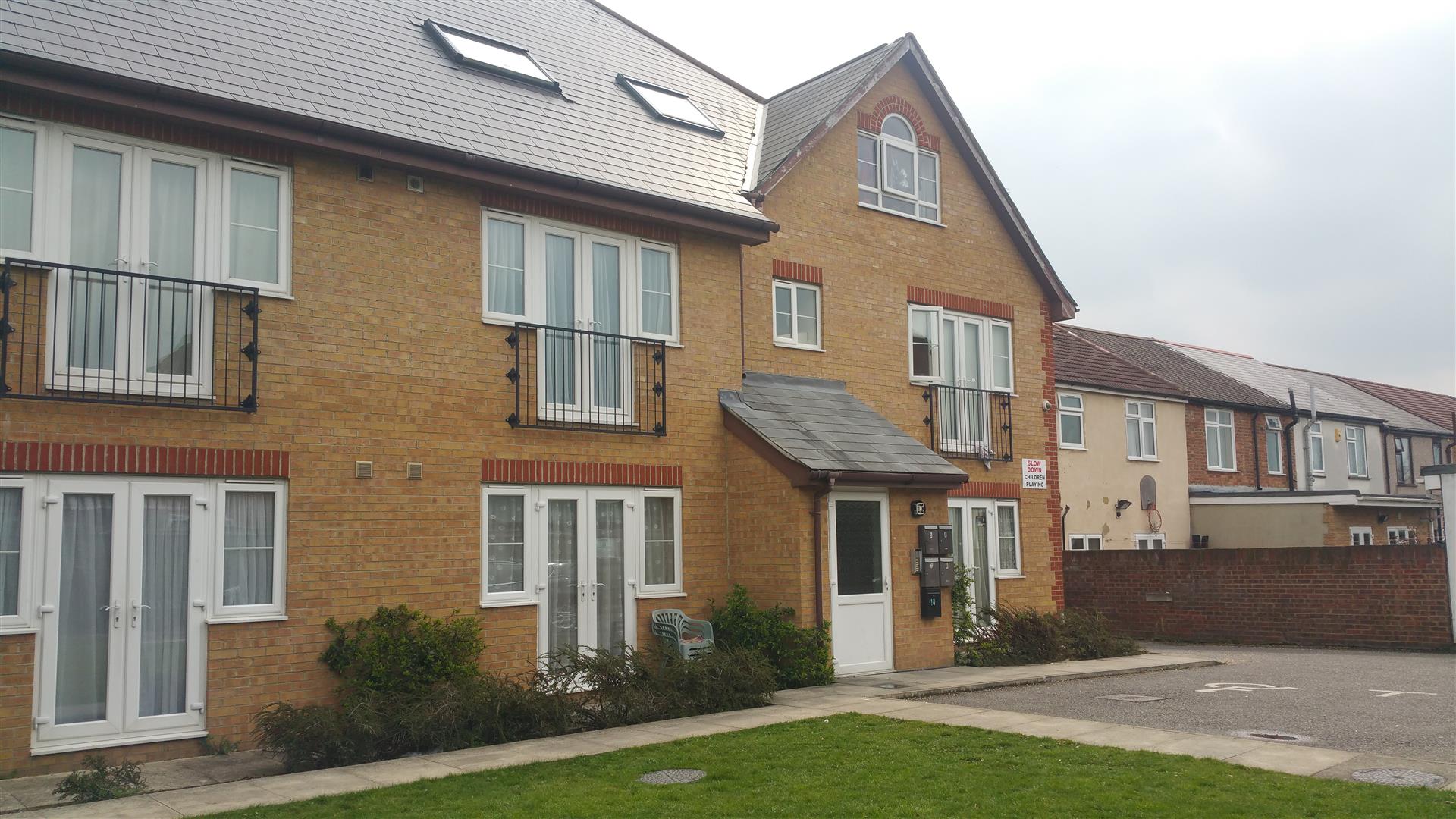 Flat Dawley Road in Greater London