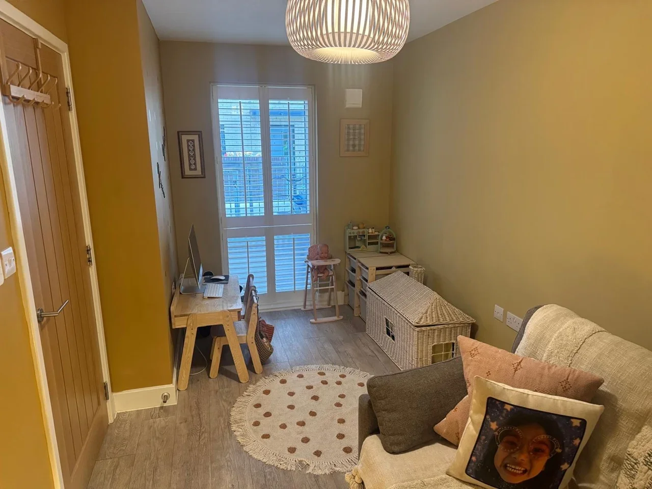 Flat Freda Street in Greater London