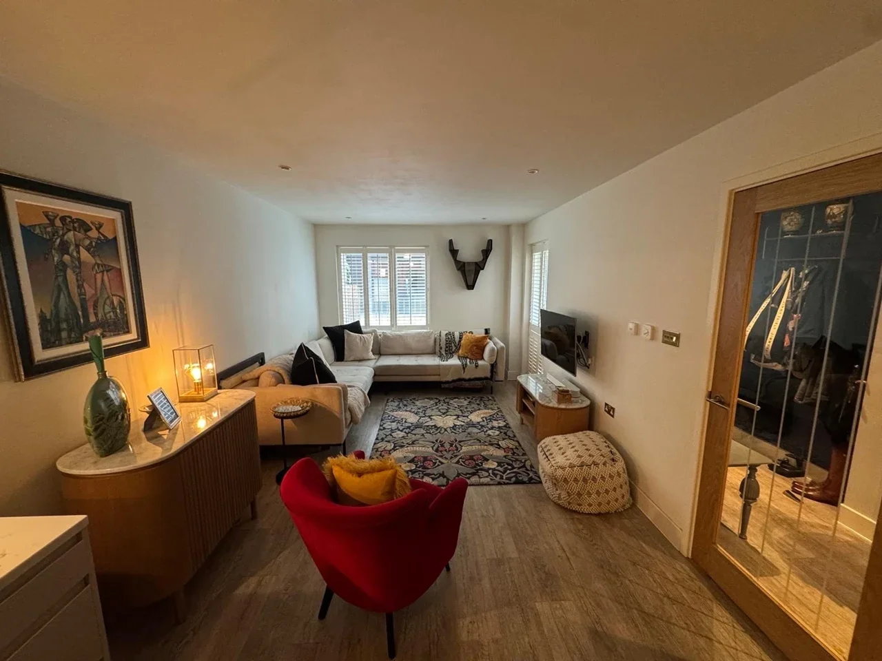 Flat Freda Street in Greater London
