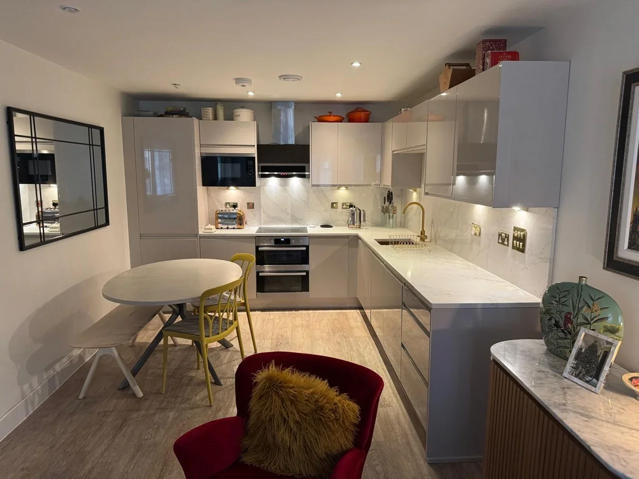 Flat Freda Street in Greater London