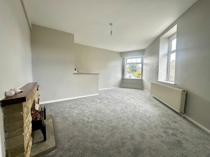 Flat Dellside Gardens in Bradford