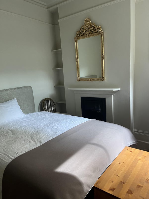 Room Goldhawk Road in Greater London