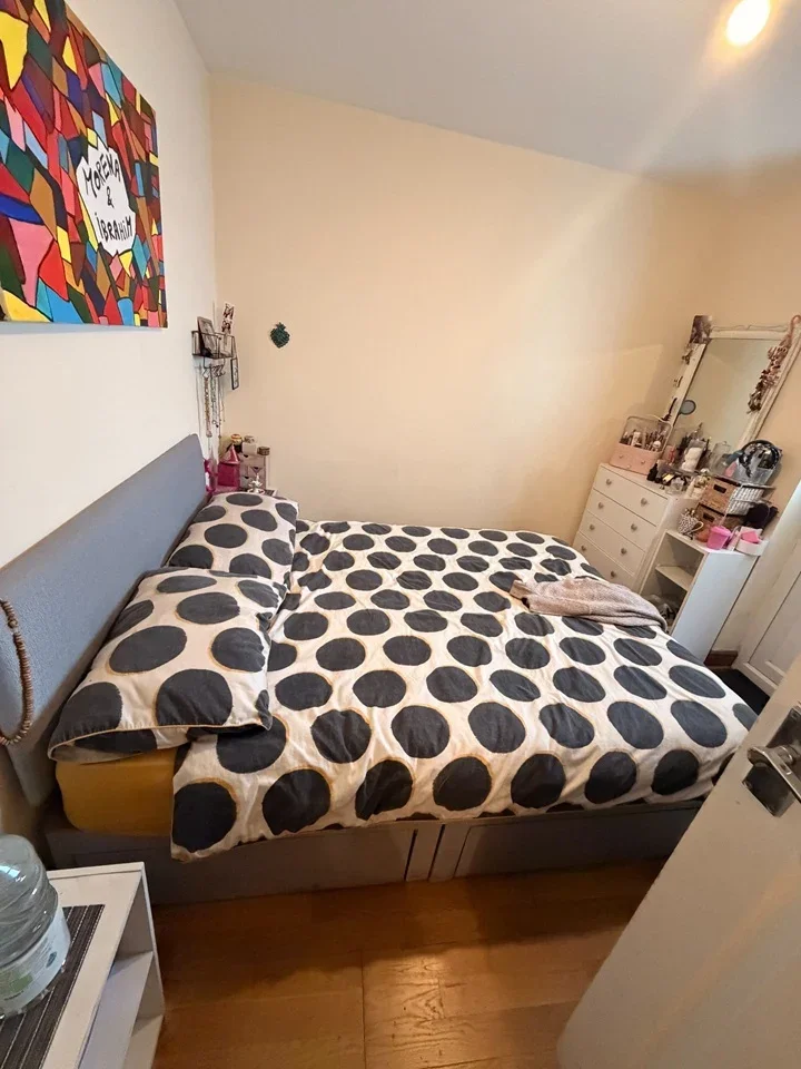 Flat Hackney Road in Greater London