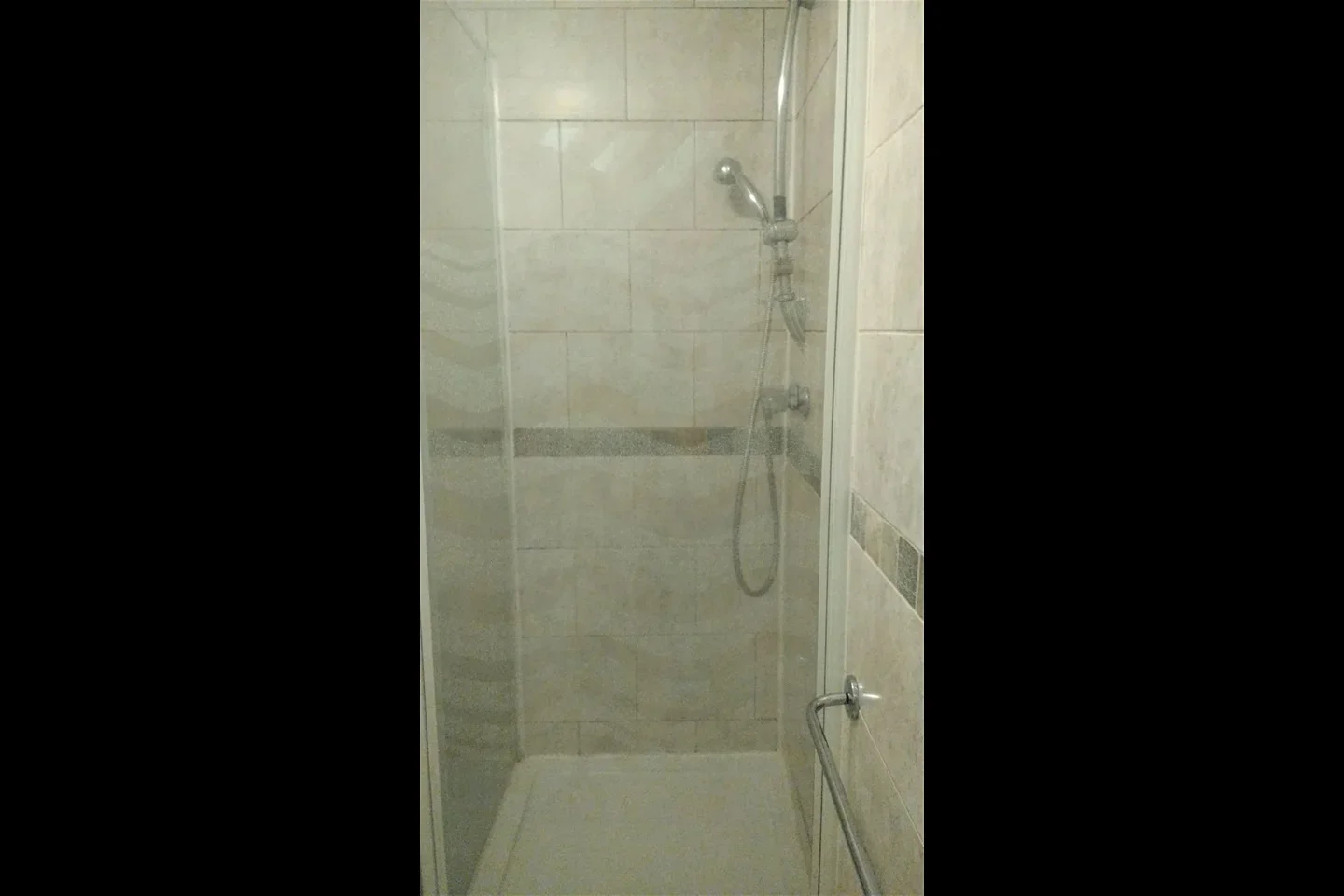 Flat Hackney Road in Greater London