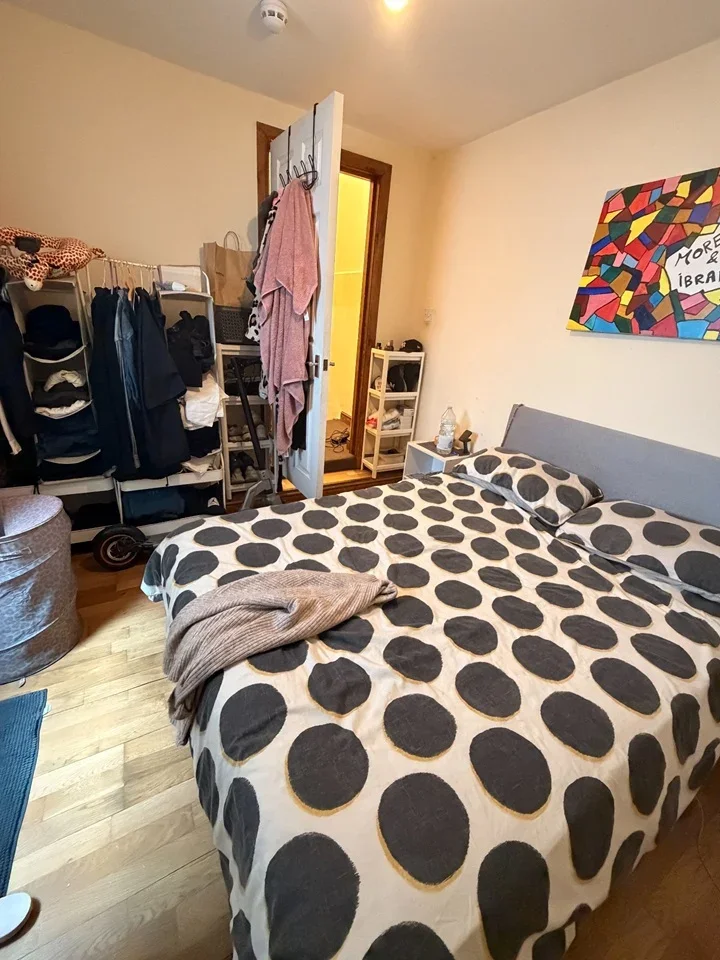 Flat Hackney Road in Greater London