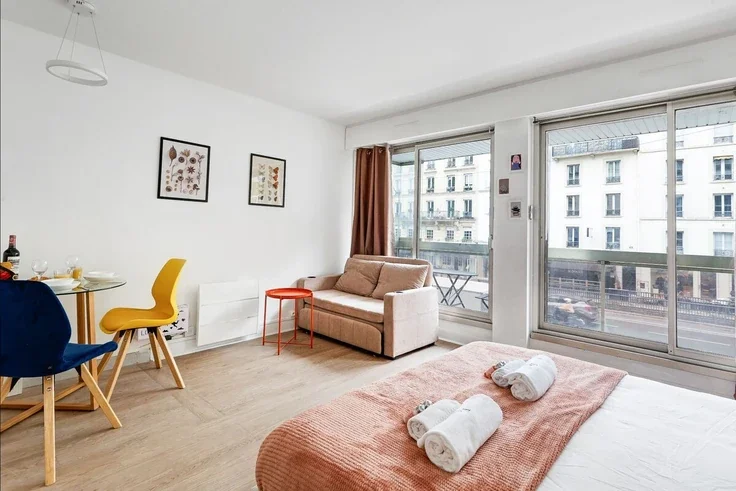 Flat Rue Pierre Demours in Paris