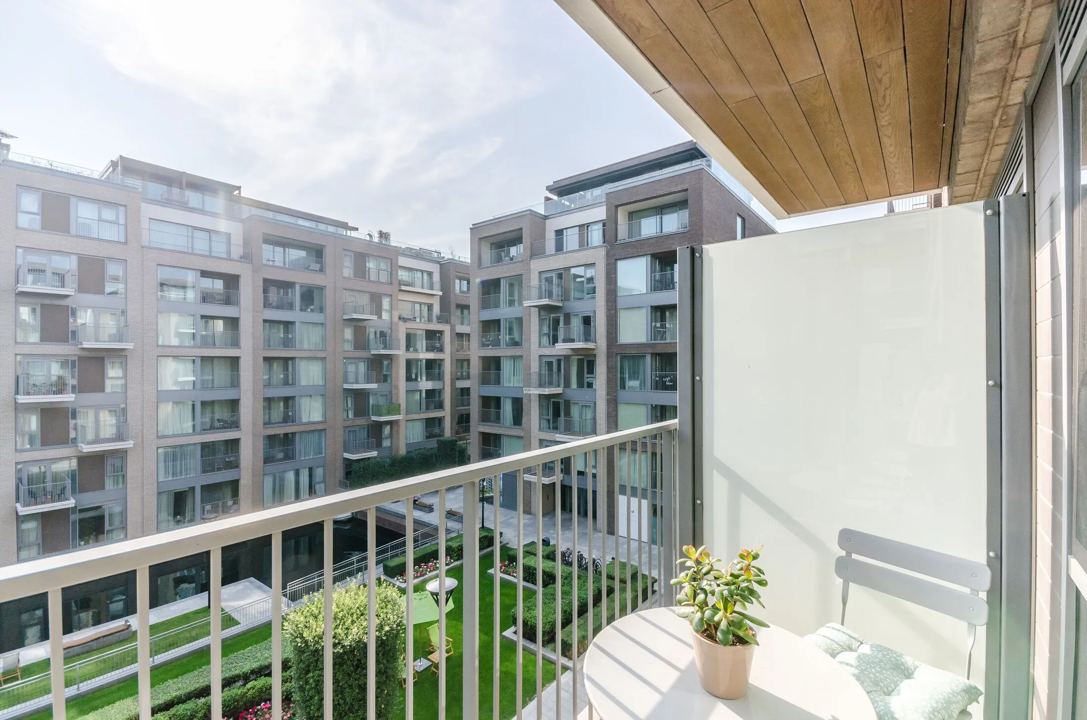 Flat Thurstan Street in Greater London