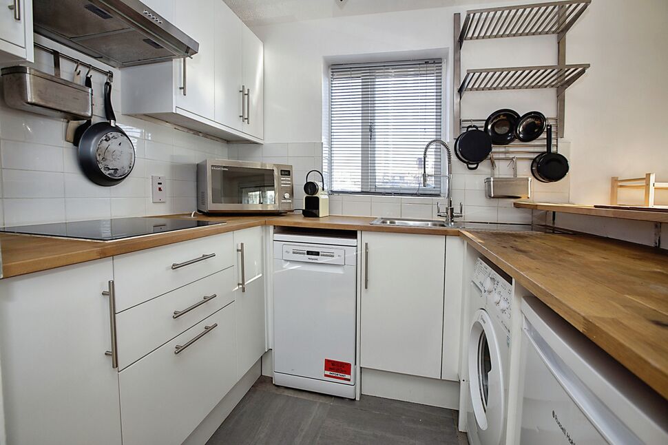 Flat Dewberry Street in Greater London